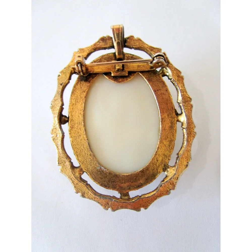 Vintage Cameo Brooch Pendant Pin Root Beer Glass with Bamboo Style Frame